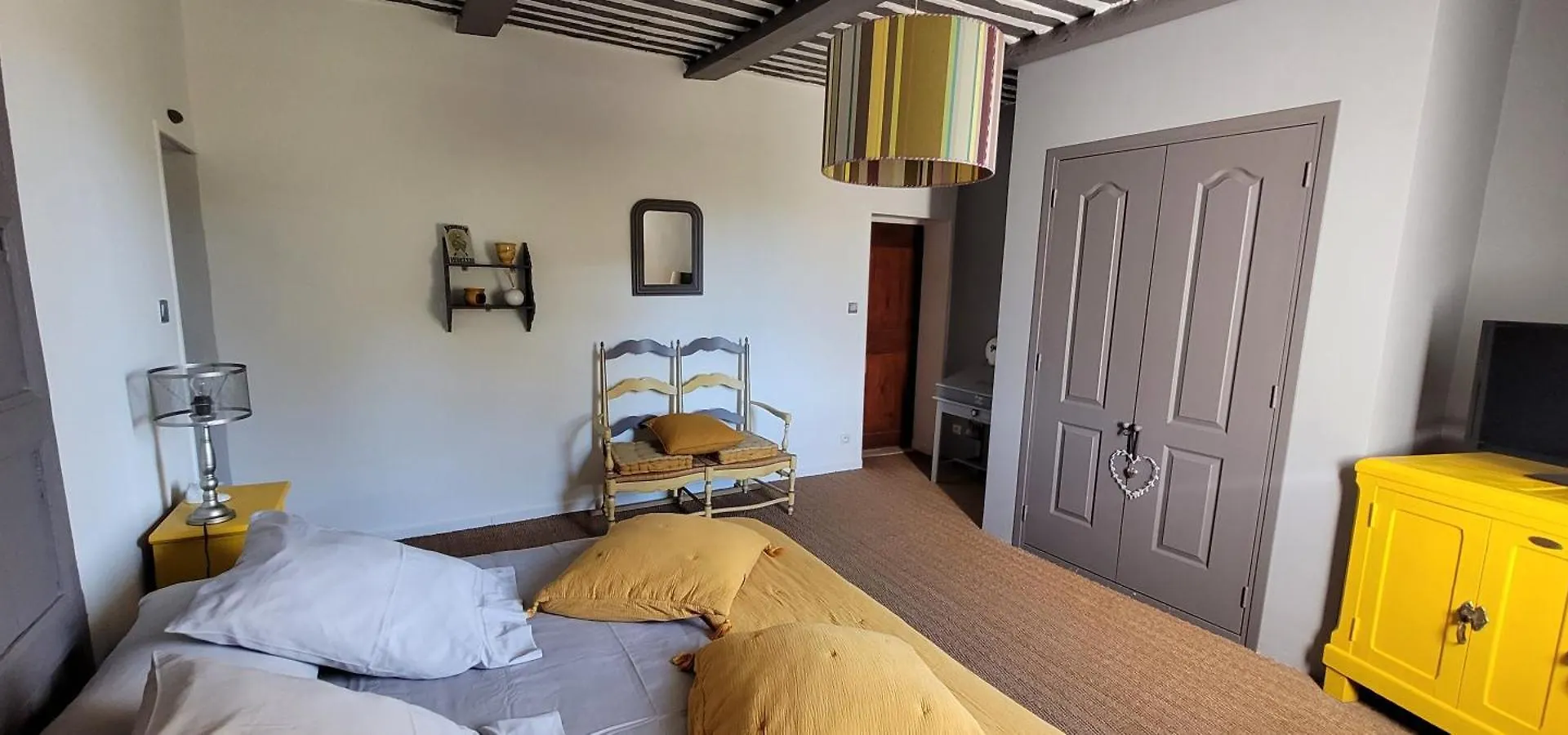 Mas La Pomarede Bed & Breakfast Robion en Luberon France