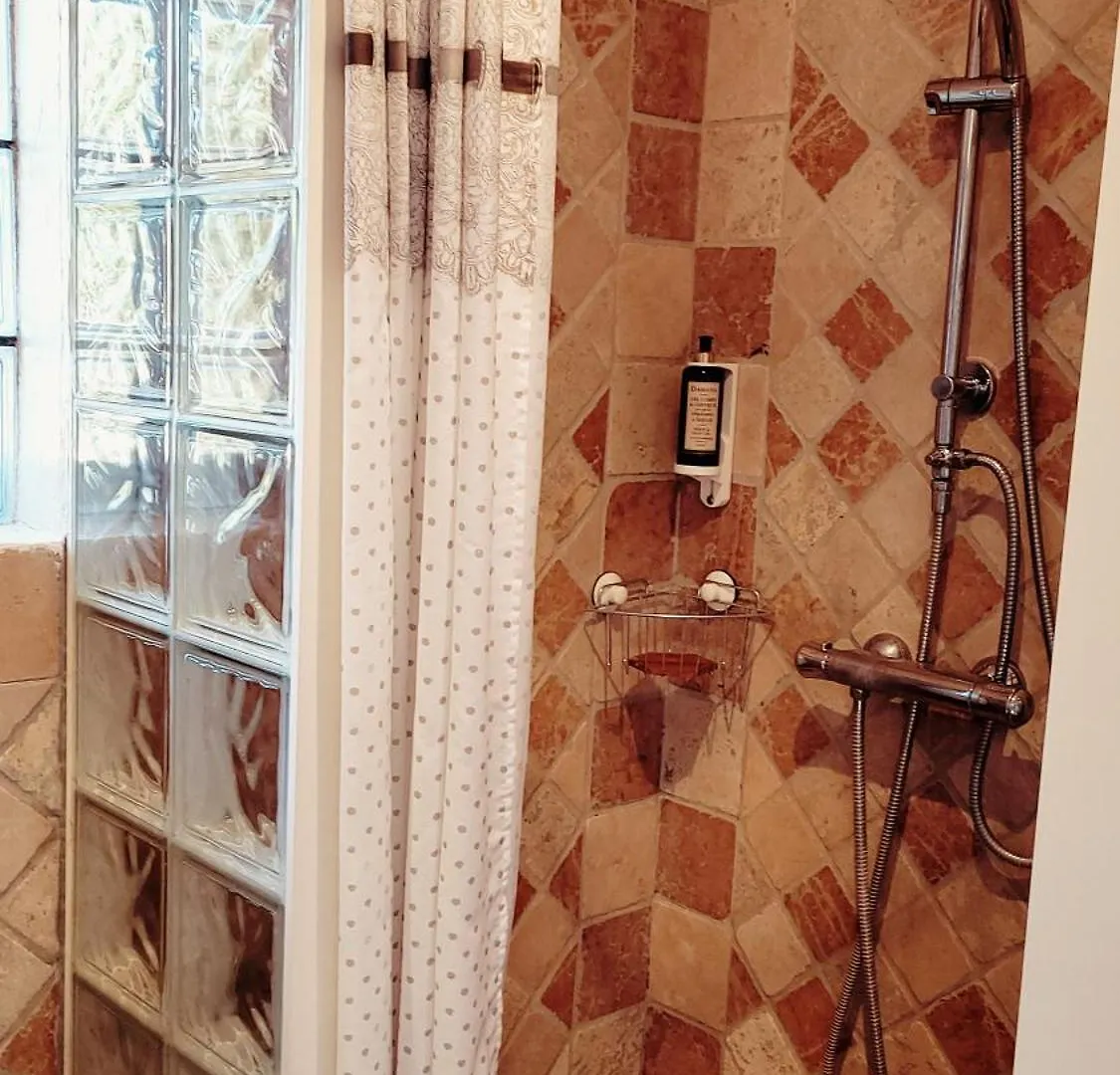 *****  Mas La Pomarede Bed & Breakfast Robion en Luberon France